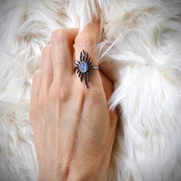 Black Spinel & Rainbow Moonstone Ring - Picture 2 of 4